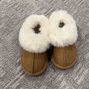 Cat & Jack Tan and Cream Kids' Slippers